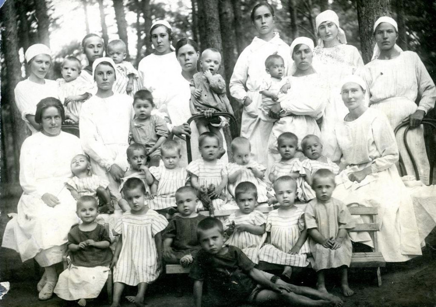 Детские ясли в Бийске. Фото 1926-1928 годов.