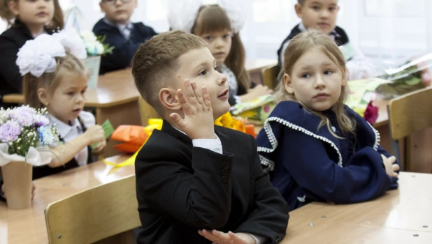 День знаний в Барнауле. Школа №42.