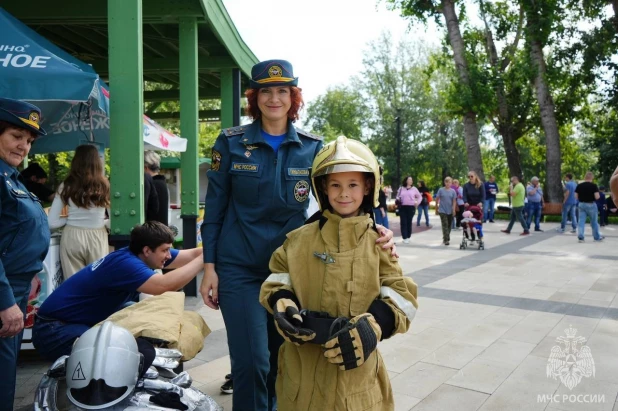 Как происходит День города в парке "Изумрудном". Большой фоторепортаж от МЧС.