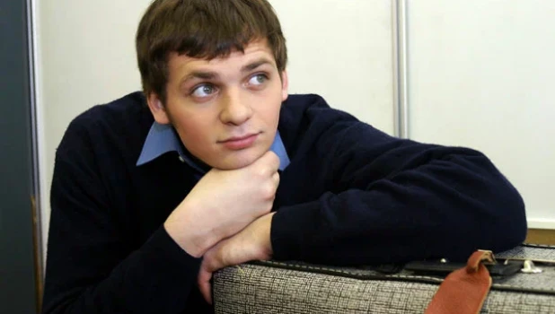 На 41-м году умер актер Алексей Янин.