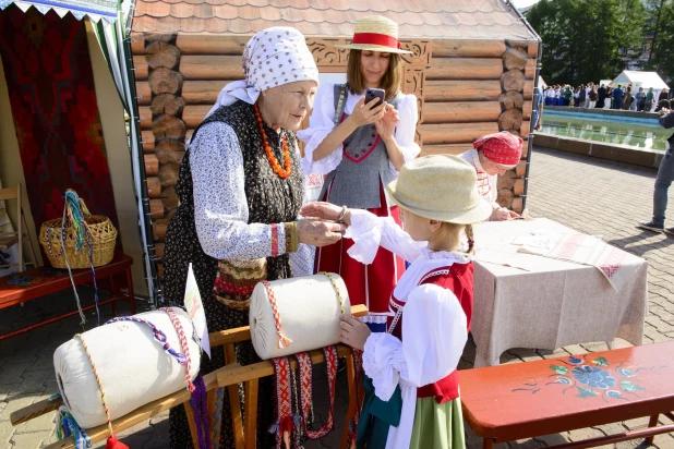 Как прошел фестиваль национальных культур в Барнауле смотрите в большом фоторепортаже altapress.ru.