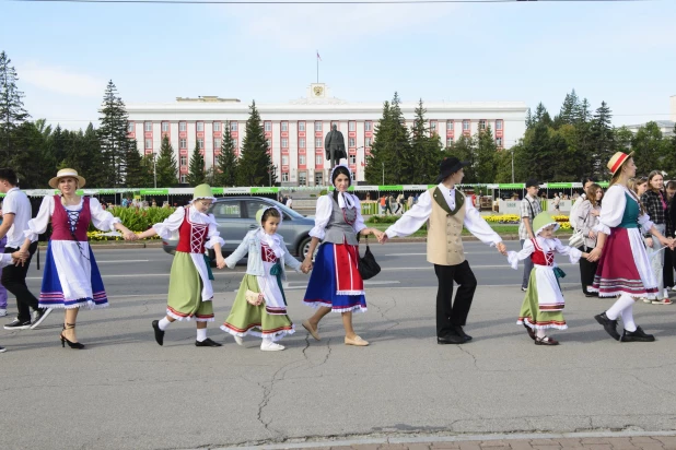 Как прошел фестиваль национальных культур в Барнауле смотрите в большом фоторепортаже altapress.ru.