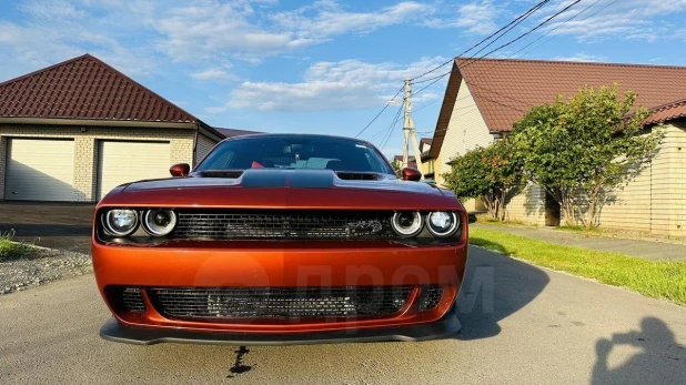 Что за Dodge Challenger как из песни Каспийского груза продают в Барнауле за 3,9 млн рублей.