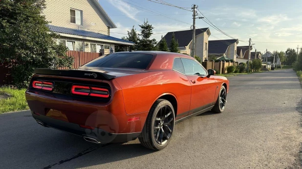 Что за Dodge Challenger как из песни Каспийского груза продают в Барнауле за 3,9 млн рублей.