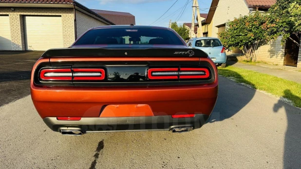 Что за Dodge Challenger как из песни Каспийского груза продают в Барнауле за 3,9 млн рублей.