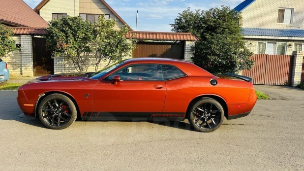 Что за Dodge Challenger как из песни Каспийского груза продают в Барнауле за 3,9 млн рублей.