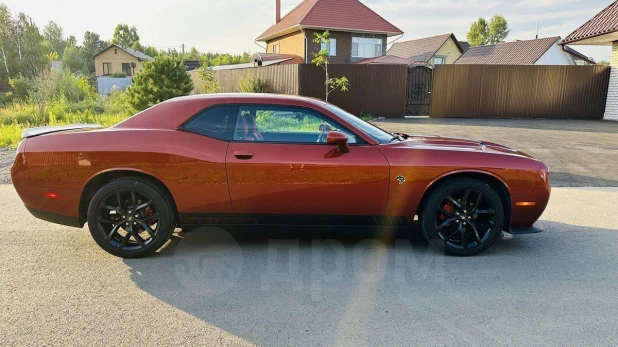 Что за Dodge Challenger как из песни Каспийского груза продают в Барнауле за 3,9 млн рублей.