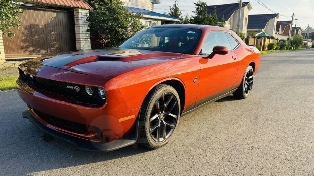 Что за Dodge Challenger как из песни Каспийского груза продают в Барнауле за 3,9 млн рублей.