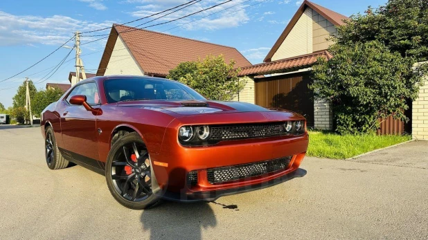 Что за Dodge Challenger как из песни Каспийского груза продают в Барнауле за 3,9 млн рублей.