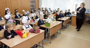 Обнимались, зевали и танцевали. Как в Барнауле прошел первый звонок в фоторепортаже altapress.ru.