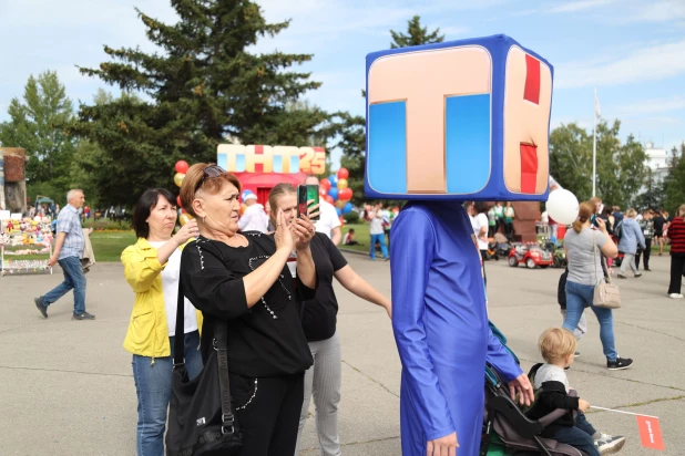 ТНТ поздравил барнаульцев с днем города.