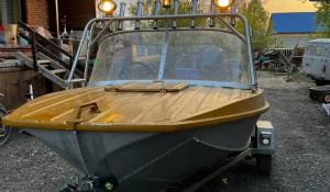 Семейную лодку "Казанку" продают в Барнауле за 1,1 млн рублей.
