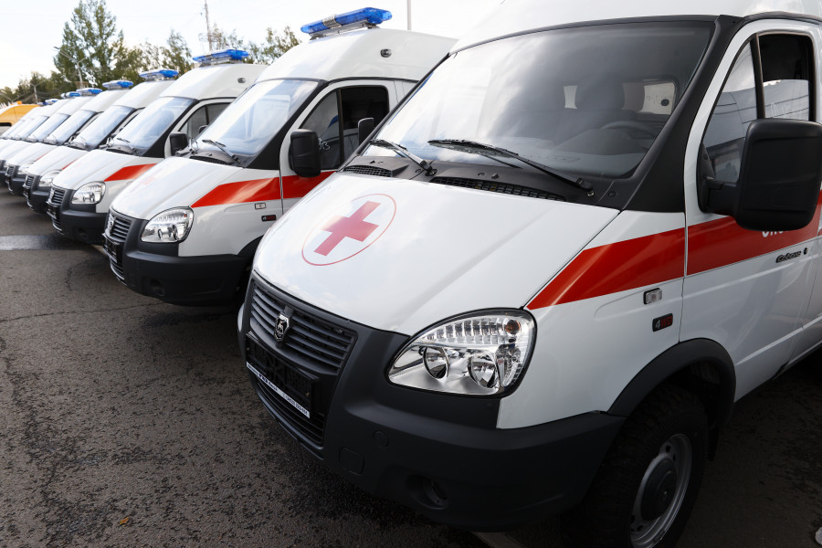 Губернатор Томенко передал районам края 111 автомобилей для больниц, школ и соцзащиты. 