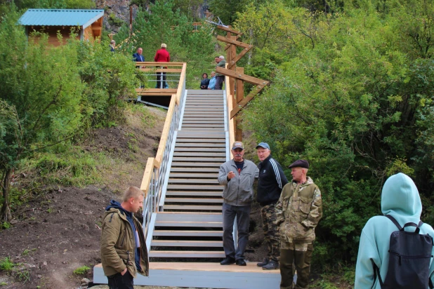 Новая лестница в Денисову пещеру.