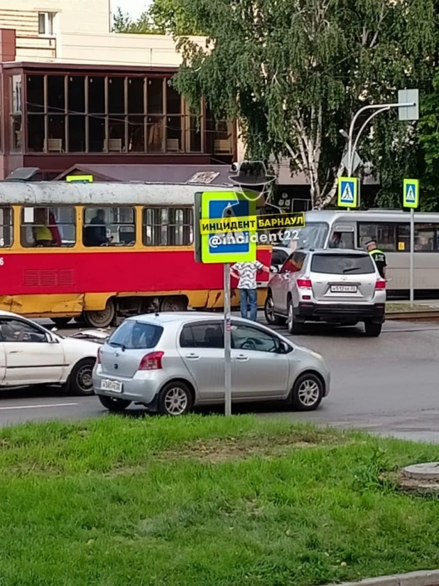 ДТП на пересечении улиц Антона Петрова и 2-ой Северо-Западной.