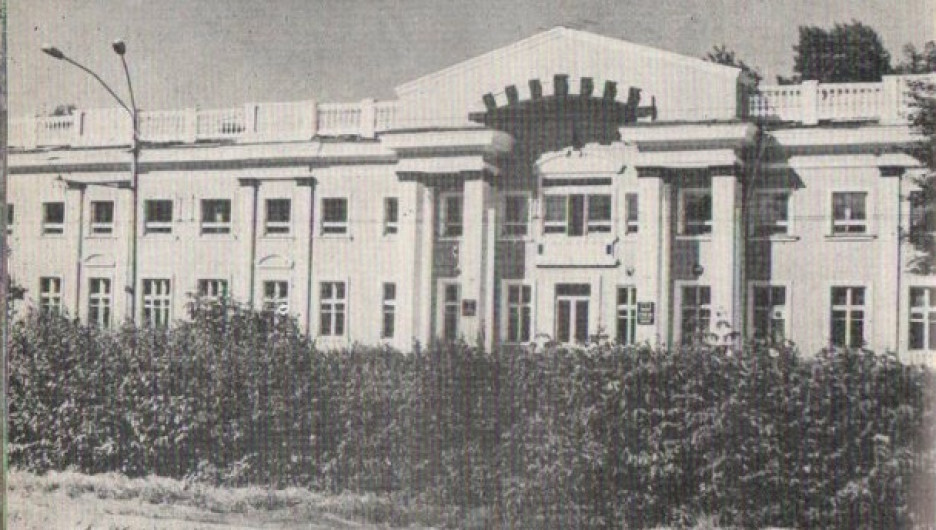«Аленка», документалки, уютные балкончики. Чем был знаменит «Дом науки и техники», который хотят снести в Барнауле