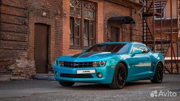 Мягкий и яркий Chevrolet Camaro продают в Барнауле за 1,8 млн рублей.