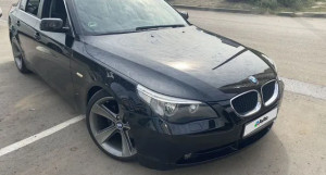 Роскошный BMW X5 с бронепленкой черного цвета продают за 1,8 млн рублей в Барнауле.