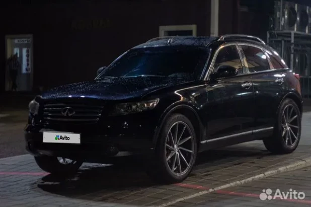 Серьезный Infiniti в черном цвете продают в Барнауле всего за 1 млн рублей.