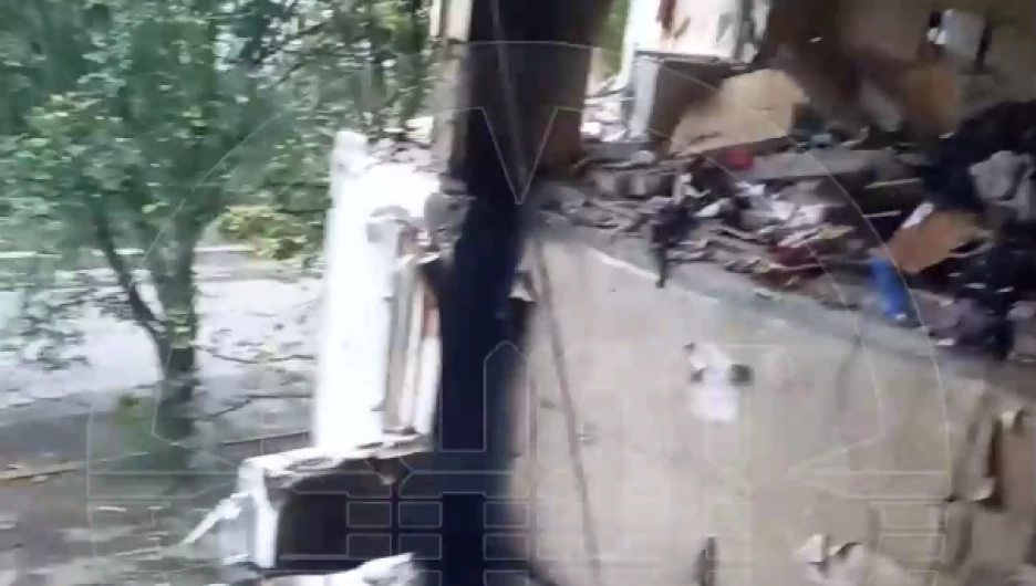 Страшные кадры из разрушенного подъезда после взрыва газа в жилом доме в Балашихе.