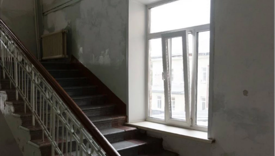 Здание поликлиники, на которое барнаульцы жаловались Собчак, признали непригодным для эксплуатации