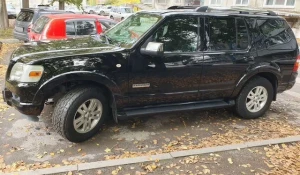 Строгий Ford Explorer в максимальной комплектации продают в Барнауле за 1,2 млн рублей.