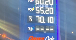 А цены все растут. Жители Барнаула поделились новыми ценами на бензин.