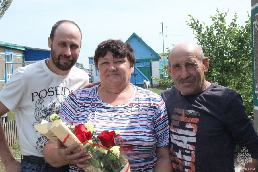 Встреча Людмилы Лыловой с родственниками спасенных.