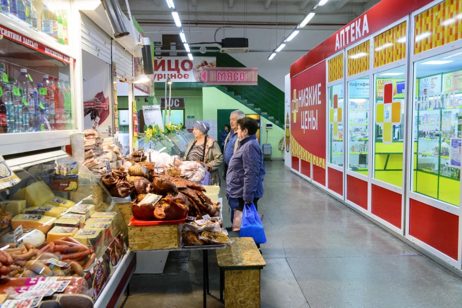 На Китайском рынке представлен широкий ассортимент продовольственных и непродовольственных товаров.