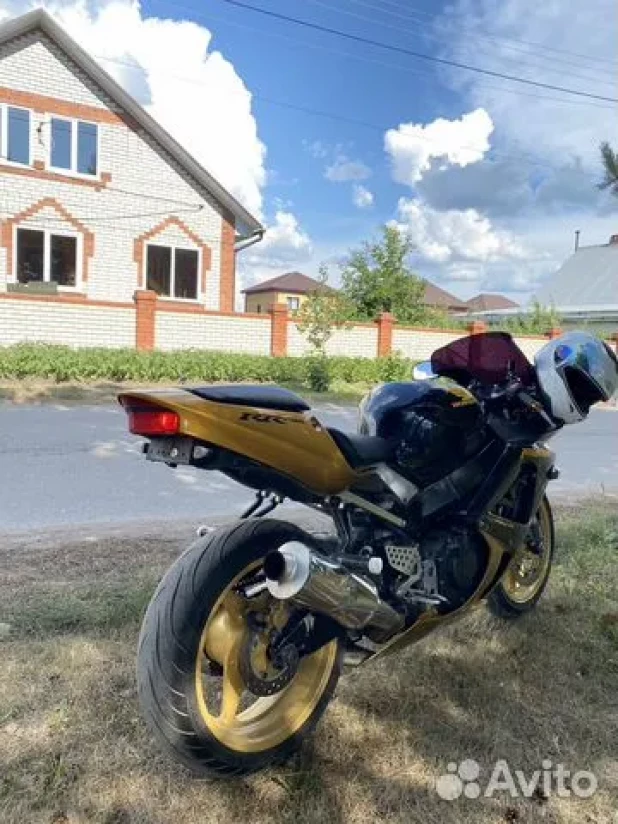 Старую, добрую Honda Fire Blade продают в Барнауле за 345 тыс. рублей. 