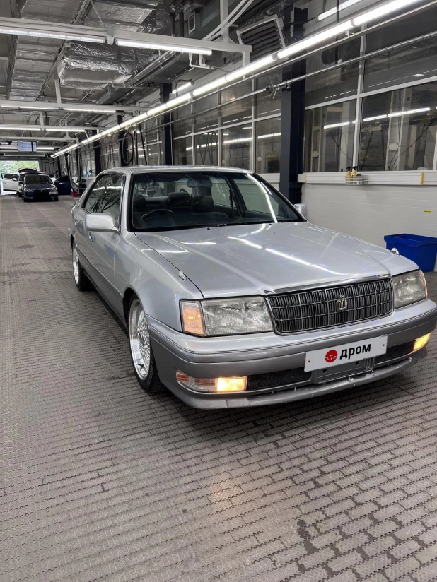 Раритетную Toyota Crown продают в Барнауле за 630 тыс. рублей.