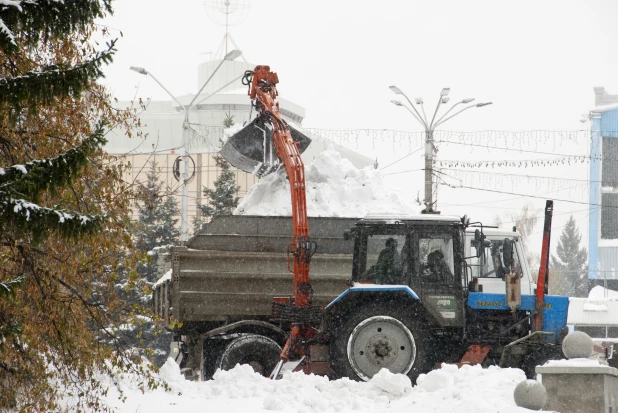 Последствия снегопада в октябре в Барнауле. 2016 год.