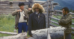 В экспедиции. Борис Кадиков (первый слева).