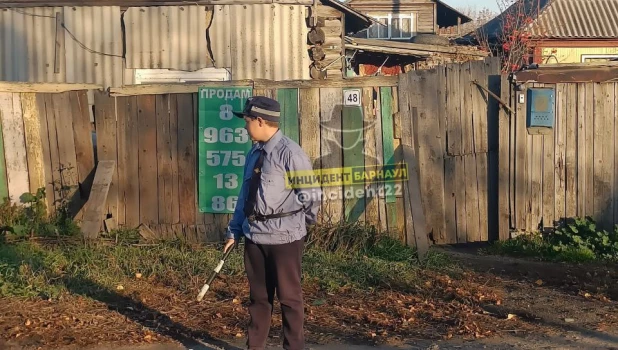 Подросток в селе Лебяжье переоделся в костюм госавтоинспектора. 