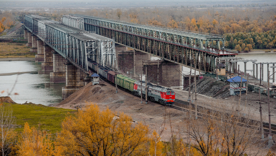Железнодорожный транспорт перевозит 97% груза и 30% всех пассажиров в Алтайском крае.