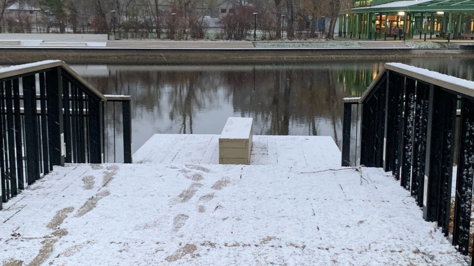 Заснеженный Изумрудный парк. 