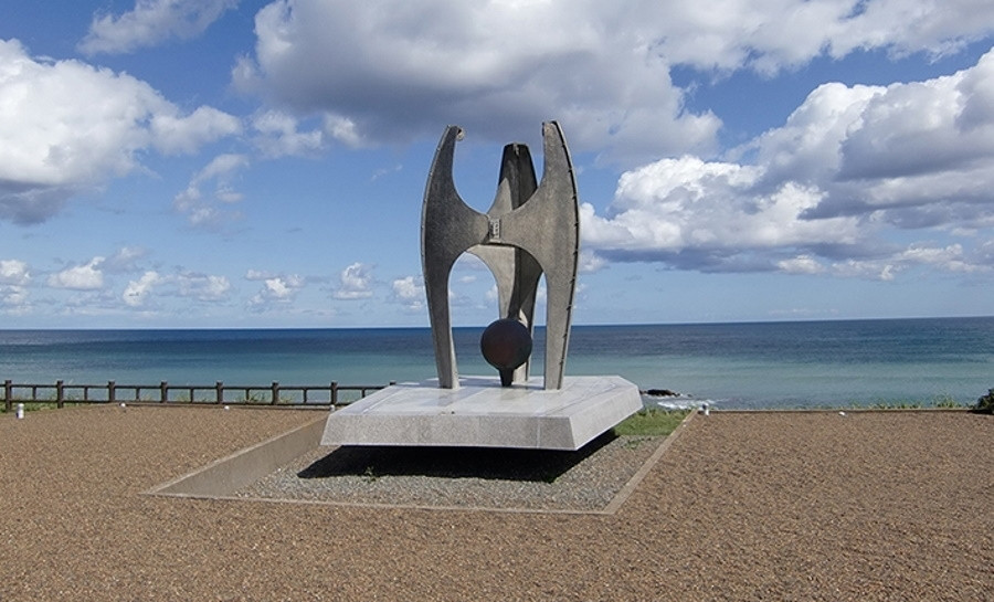 Памятник погибшим пассажирам «Индигирки» в японском поселке Саруфуцу.