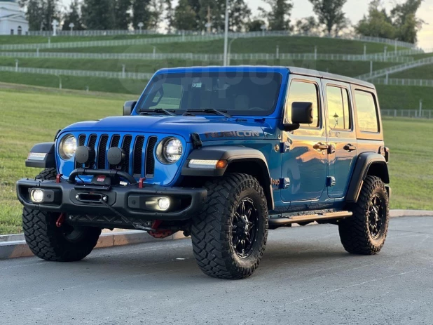 Что за Jeep в самом редком цвете продают в Барнауле за 7,8 млн рублей.