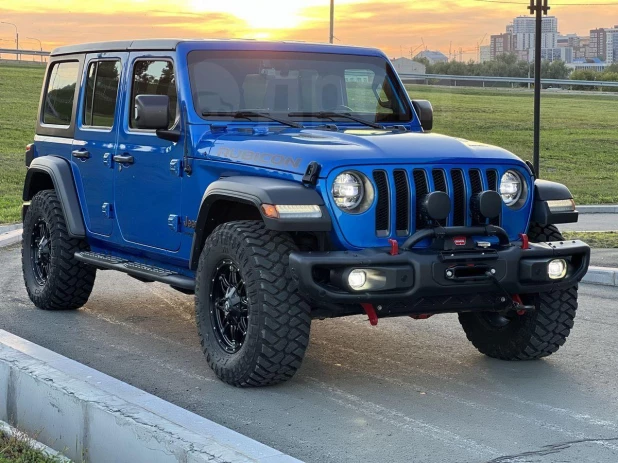 Что за Jeep в самом редком цвете продают в Барнауле за 7,8 млн рублей.