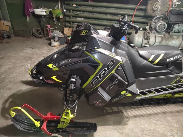 Снегоход Polaris axys 800.