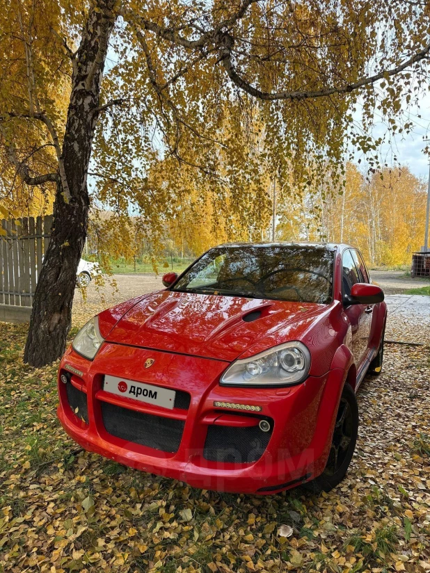 Красный Porsche с кожаным салоном продают в Барнауле за 940 тыс. рублей.