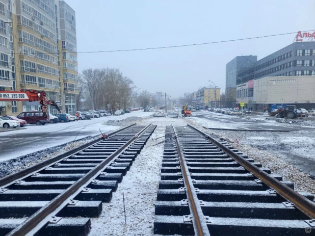 В Барнауле завершили бетонирование путепровода на проспекте Ленина.