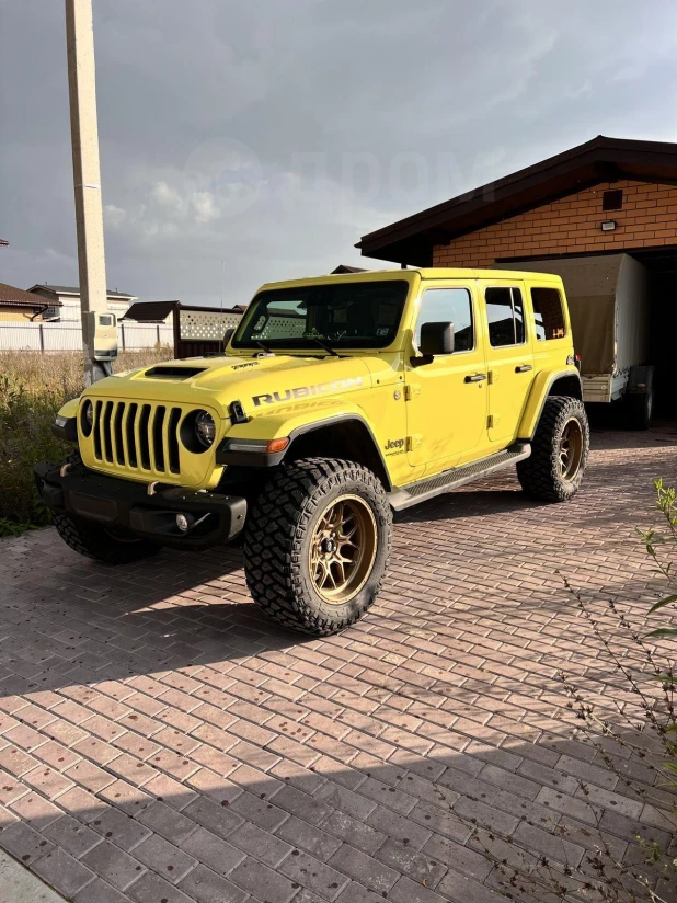 Яркий лимончик: что за стильный Jeep продают в Барнауле за 15,3 млн рублей.