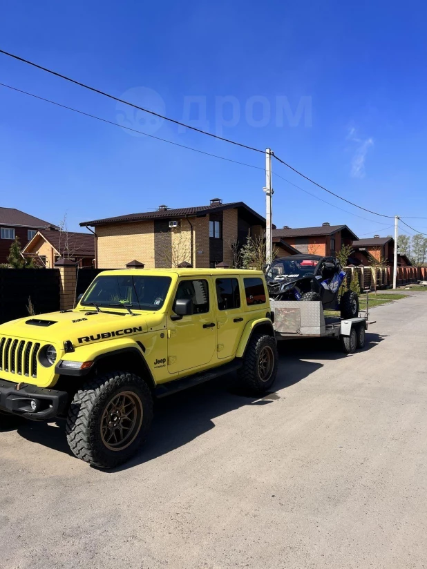 Яркий лимончик: что за стильный Jeep продают в Барнауле за 15,3 млн рублей.