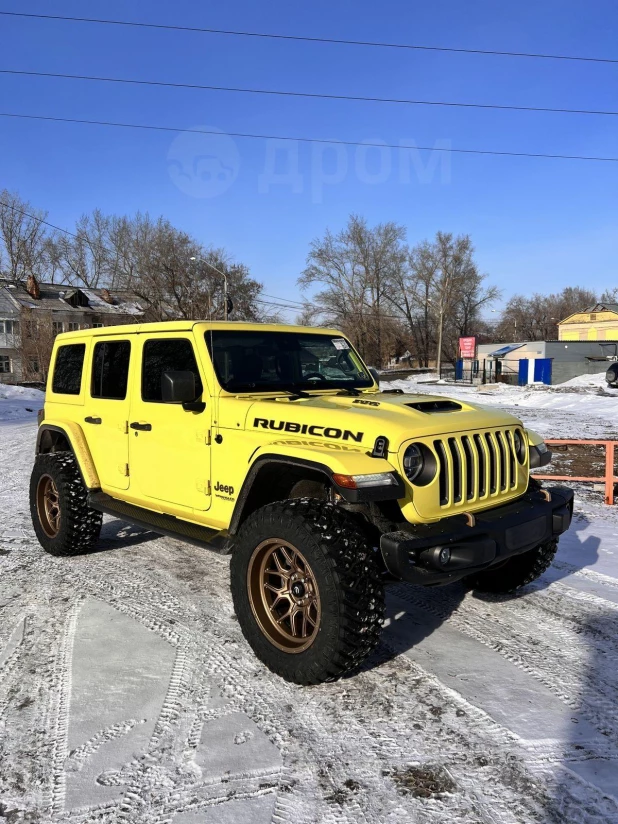 Яркий лимончик: что за стильный Jeep продают в Барнауле за 15,3 млн рублей.