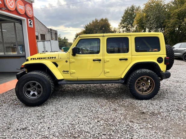 Яркий лимончик: что за стильный Jeep продают в Барнауле за 15,3 млн рублей.