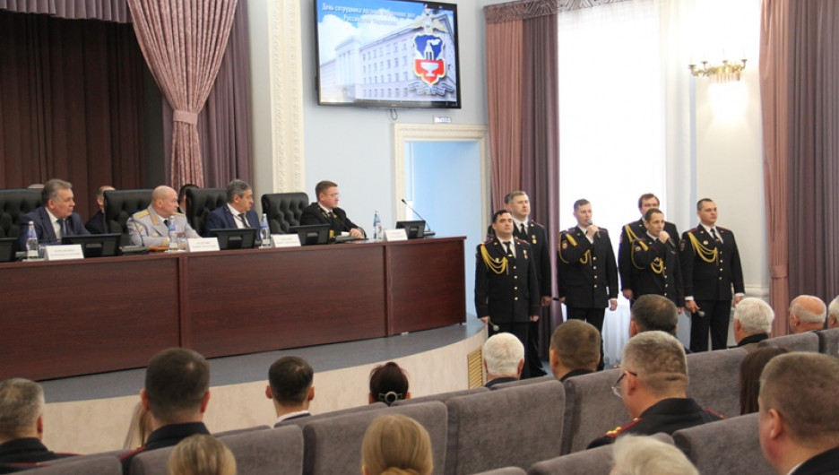 В ГУ МВД России по Алтайскому краю наградили сотрудников полиции. 