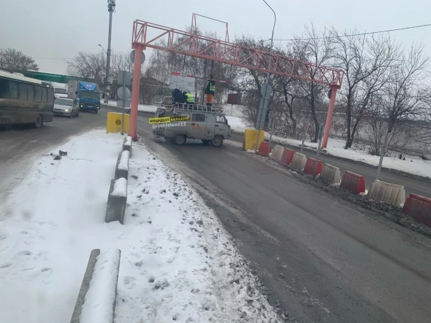 В Барнауле временно ограничен въезд на Старый мост 