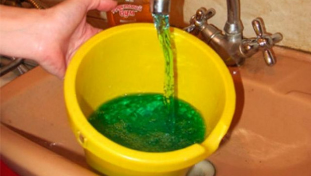 У барнаульцев из крана может потечь зеленая вода.