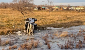 В Алтайском крае нашли перевернувшийся автомобиль без владельца.